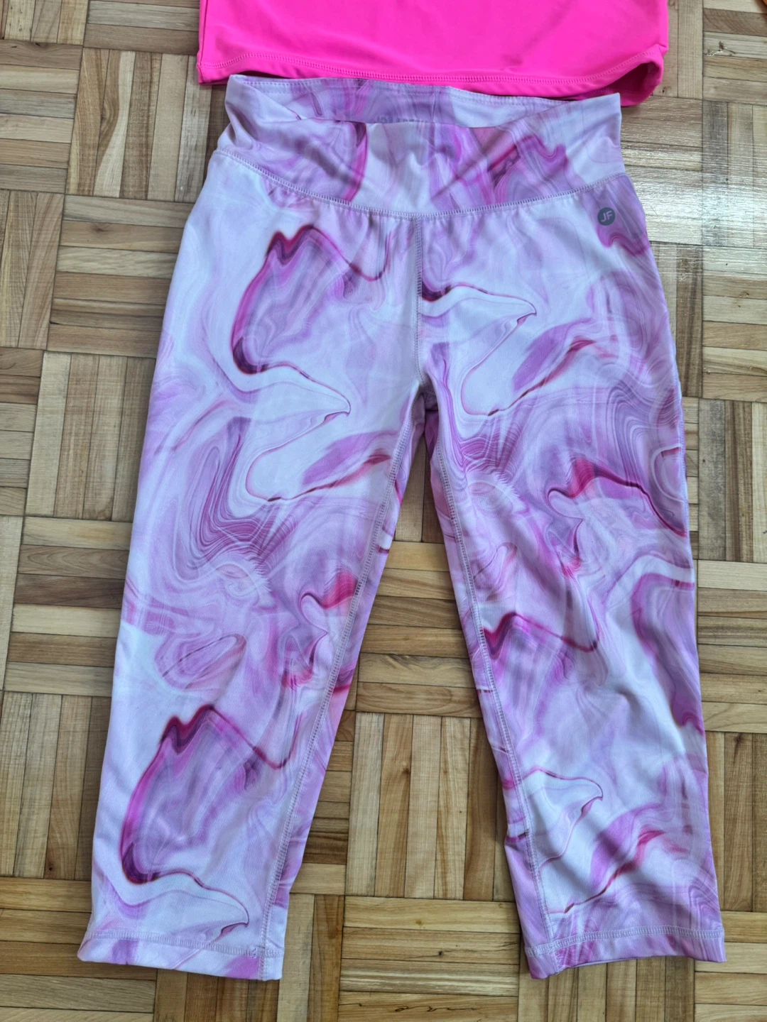 Girls' Rash Guard and Capris Set, tops size-14, pant-10/12 - photo 3