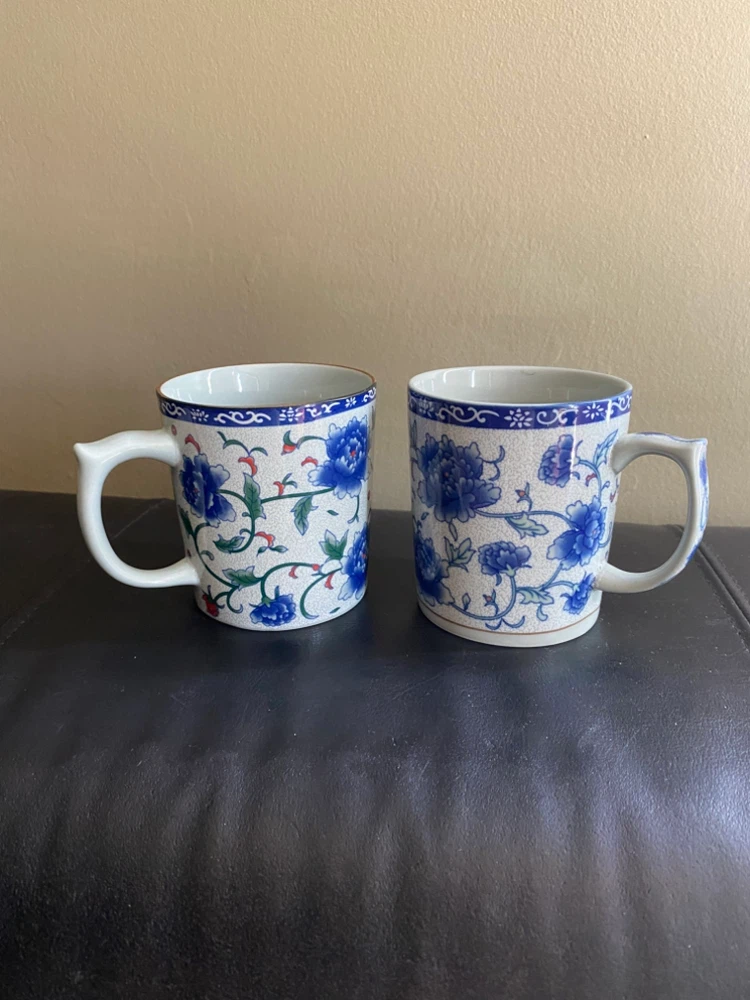 Set of 2 Vintage Chinese Porcelain tea infuser mug.Mugs
