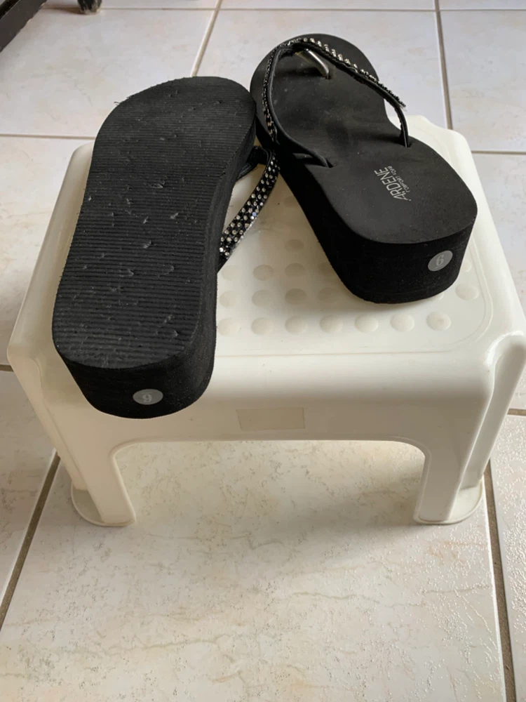 Ardene Black Flip Flops with Rhinestones - photo 3