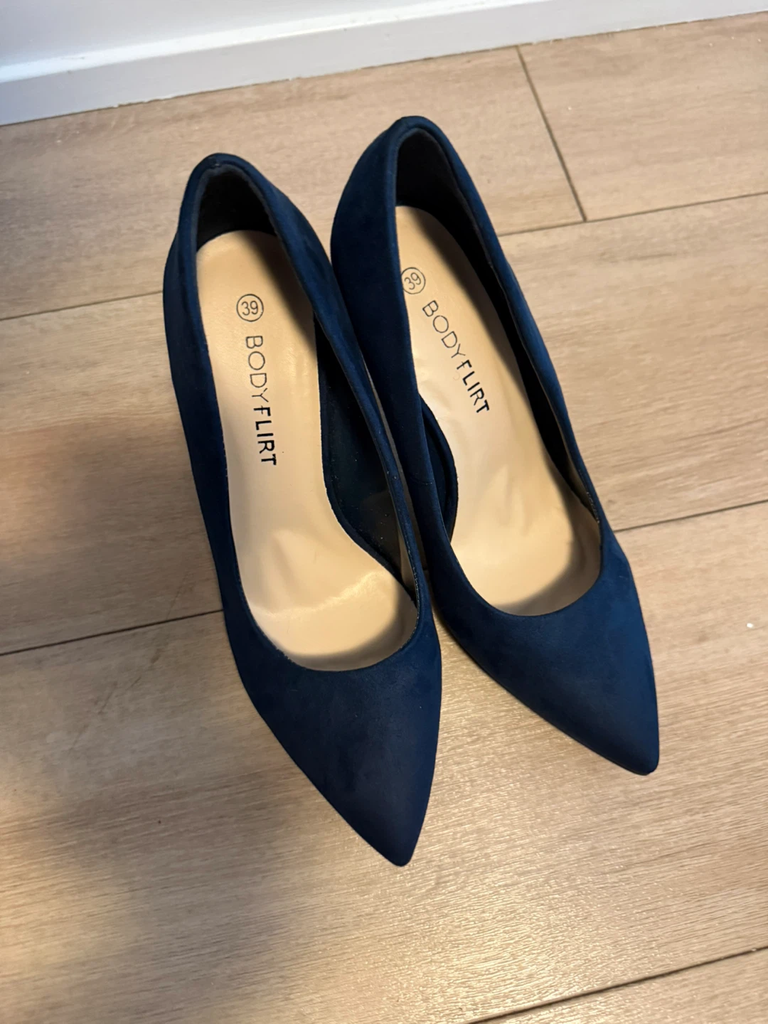 Body Flirt Navy Blue Pointed-Toe Heels – Size 39