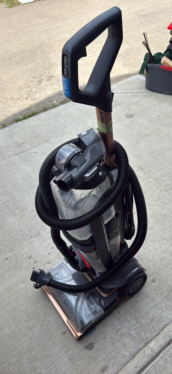 Bissell 2-in-1 Pet Upholstery Tool Carpet Cleaner - photo 2