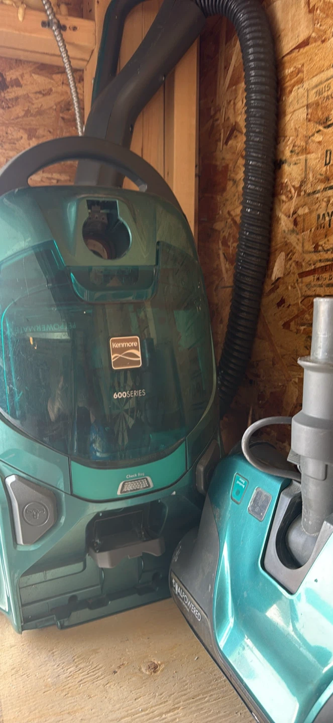 Kenmore 600 Series Canister Vacuum - photo 4