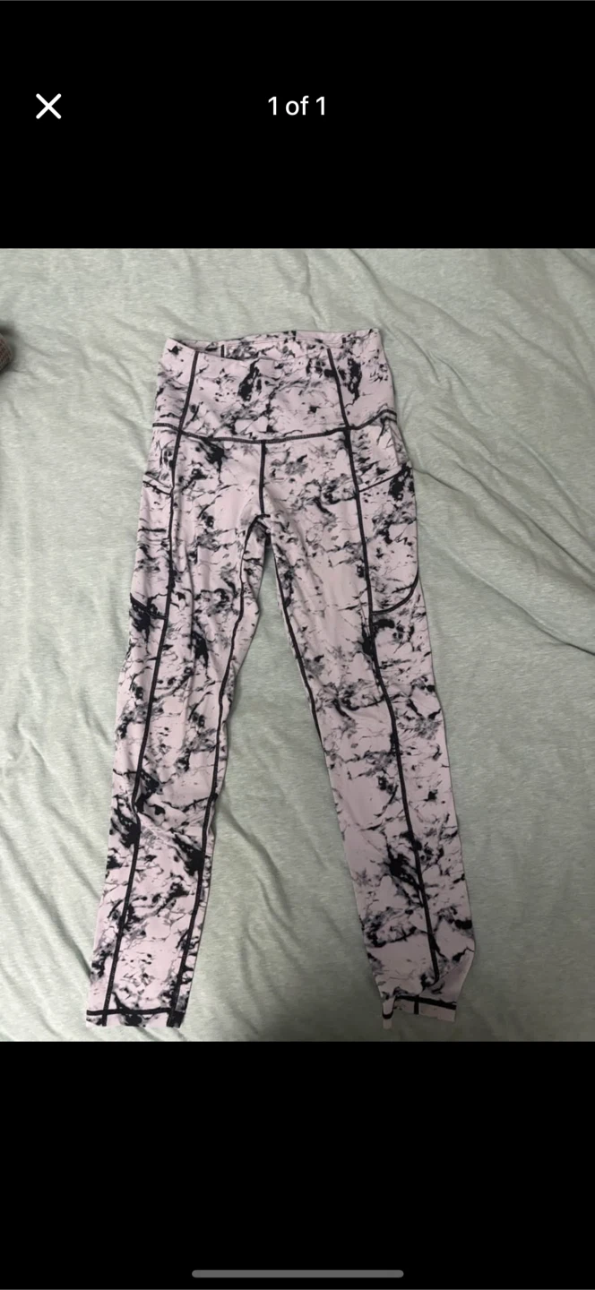 Pretty black and white leggings with pockets! (size M women’s)