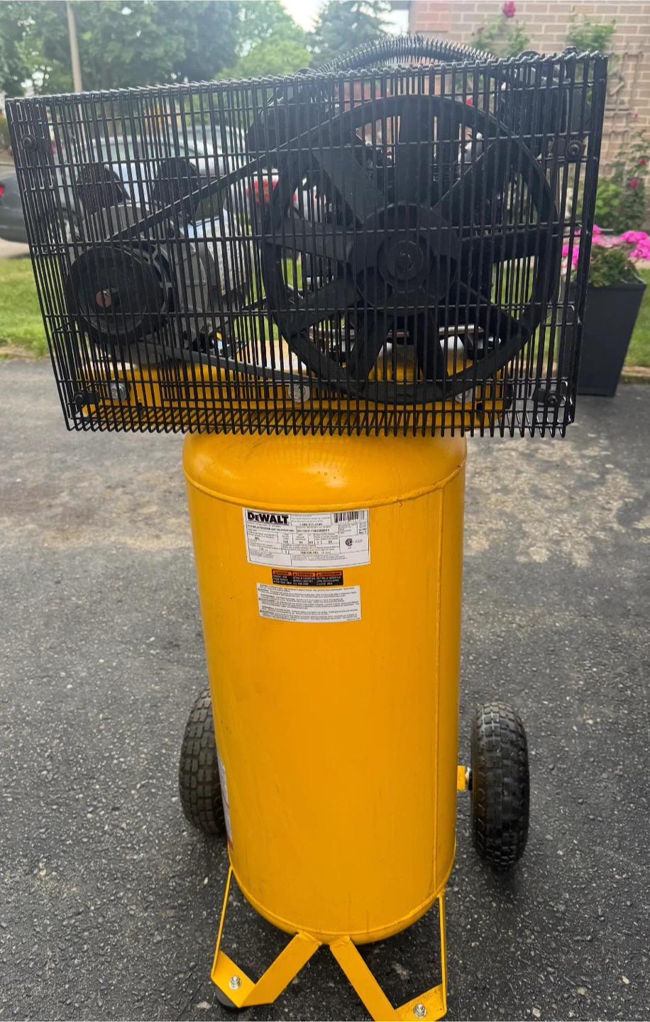 DeWalt Air Compressor - photo 2
