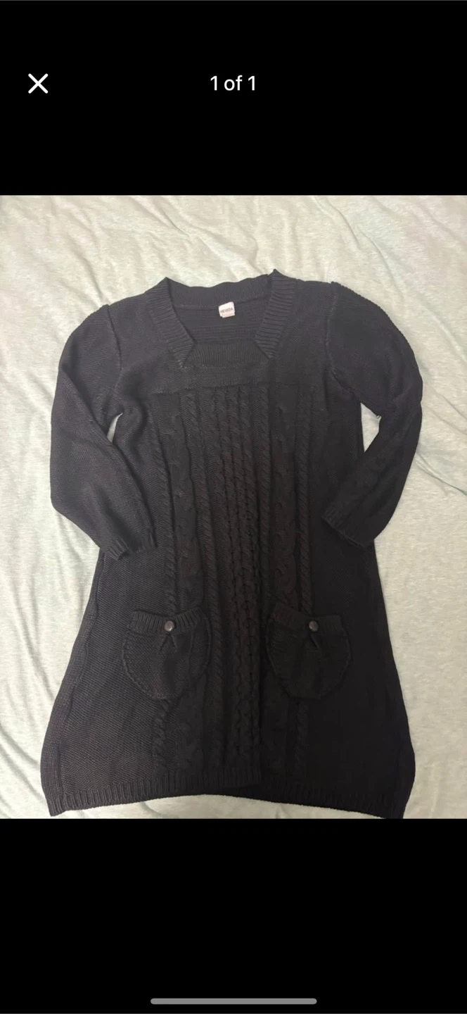 Nevada long sleeve sweater with pockets (size s women’s)
