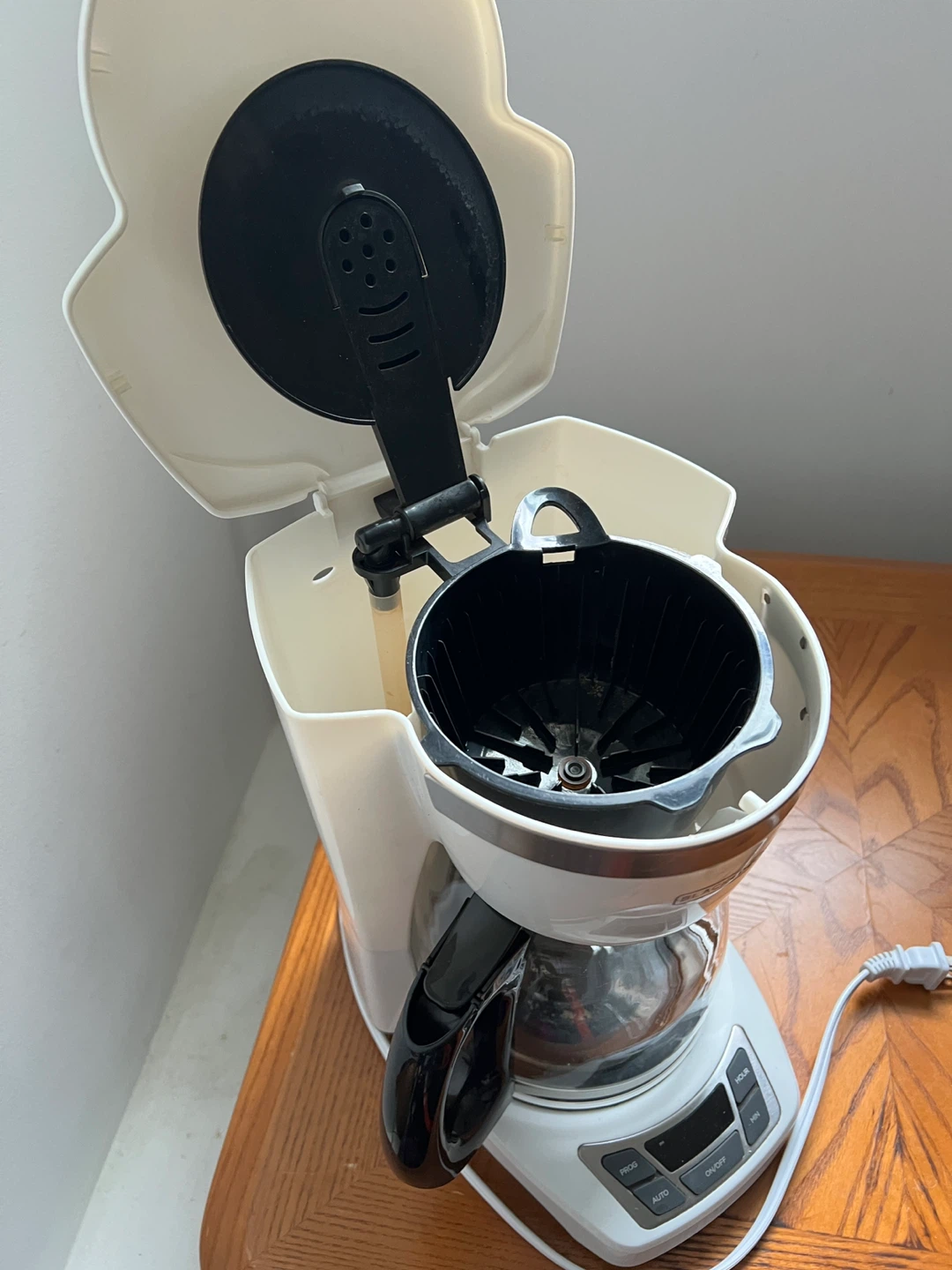 BLACK+DECKER 12-Cup Programmable Coffee Maker - photo 5