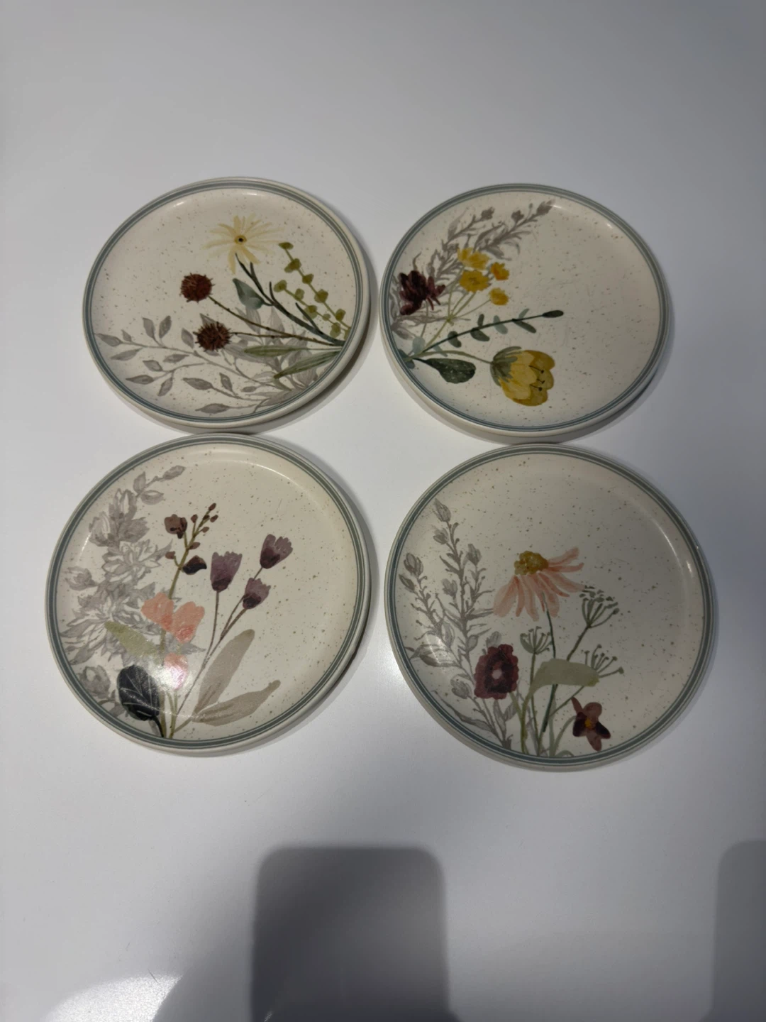 Set of 4 Floral Accent Plates