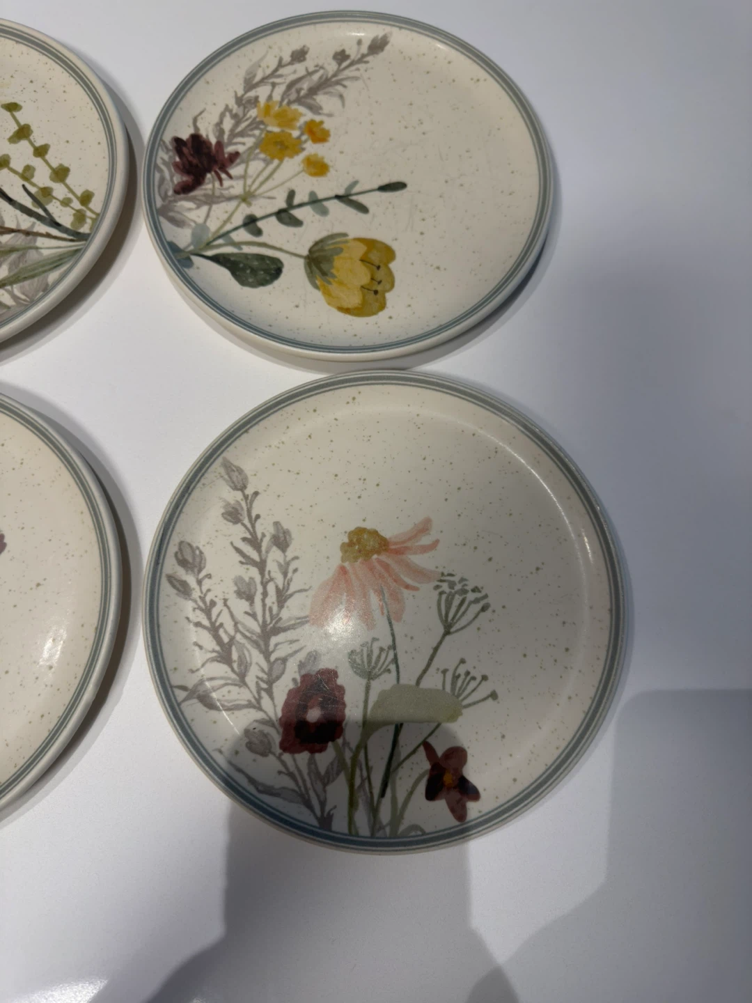 Set of 4 Floral Accent Plates - photo 2