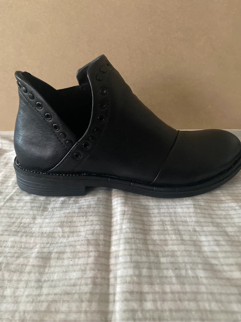 Black Leather Ankle Boots - photo 4