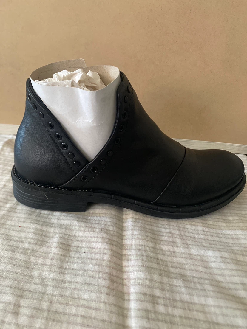 Black Leather Ankle Boots - photo 4