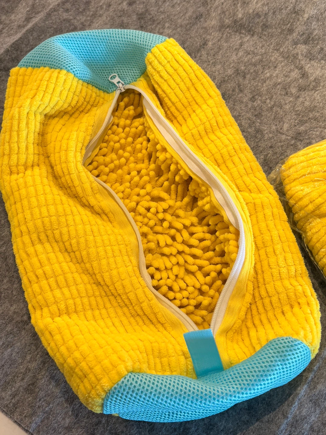 Shoe washing bag