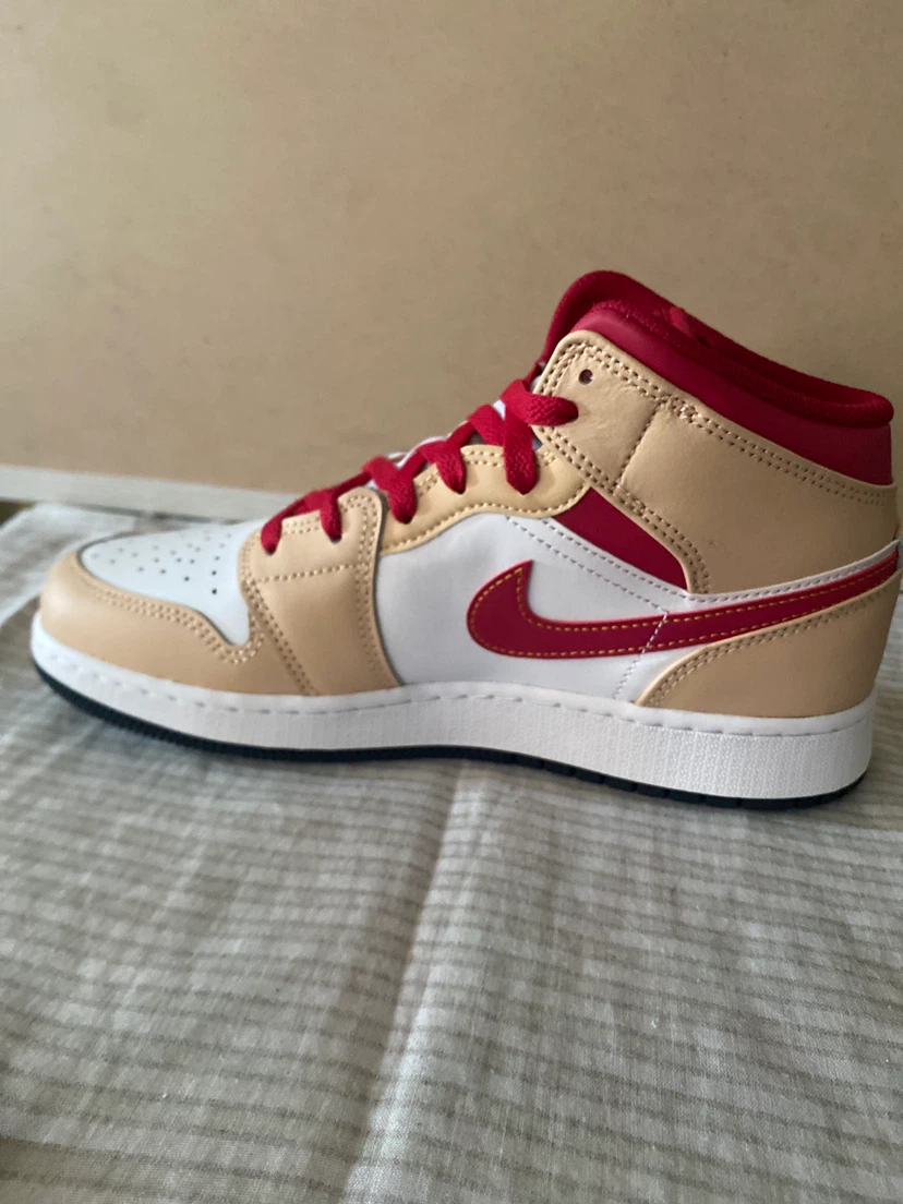 Air Jordan 1 Mid SE Shoes - photo 3