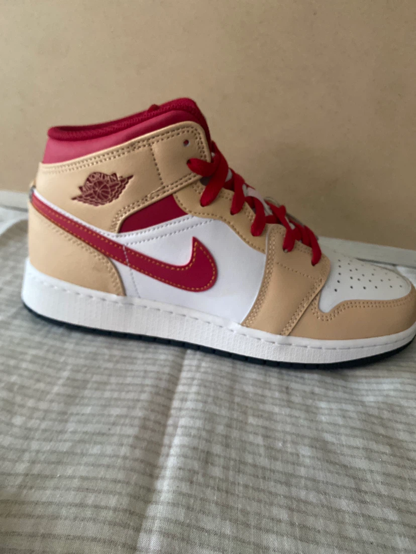Air Jordan 1 Mid SE Shoes - photo 4