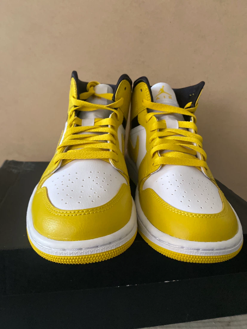 Jordan 1 Mid Yellow White