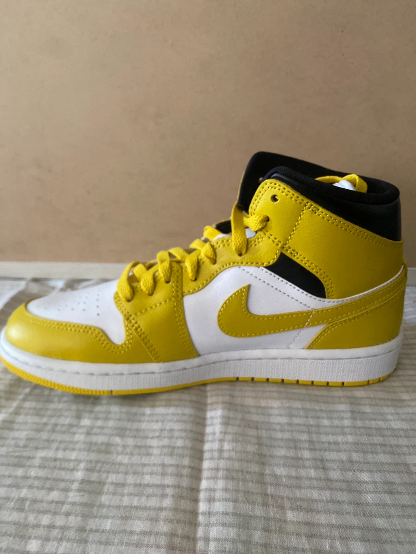 Jordan 1 Mid Yellow White - photo 3