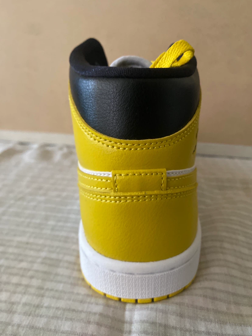 Jordan 1 Mid Yellow White - photo 5