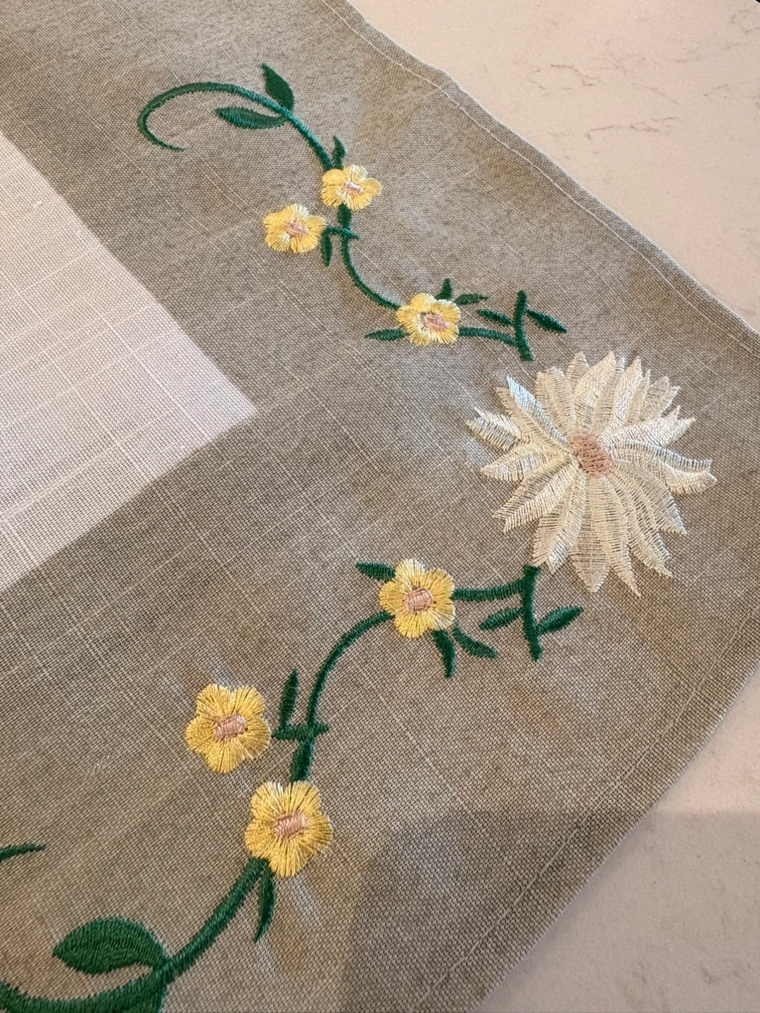 Embroidered Tablecloth - photo 2