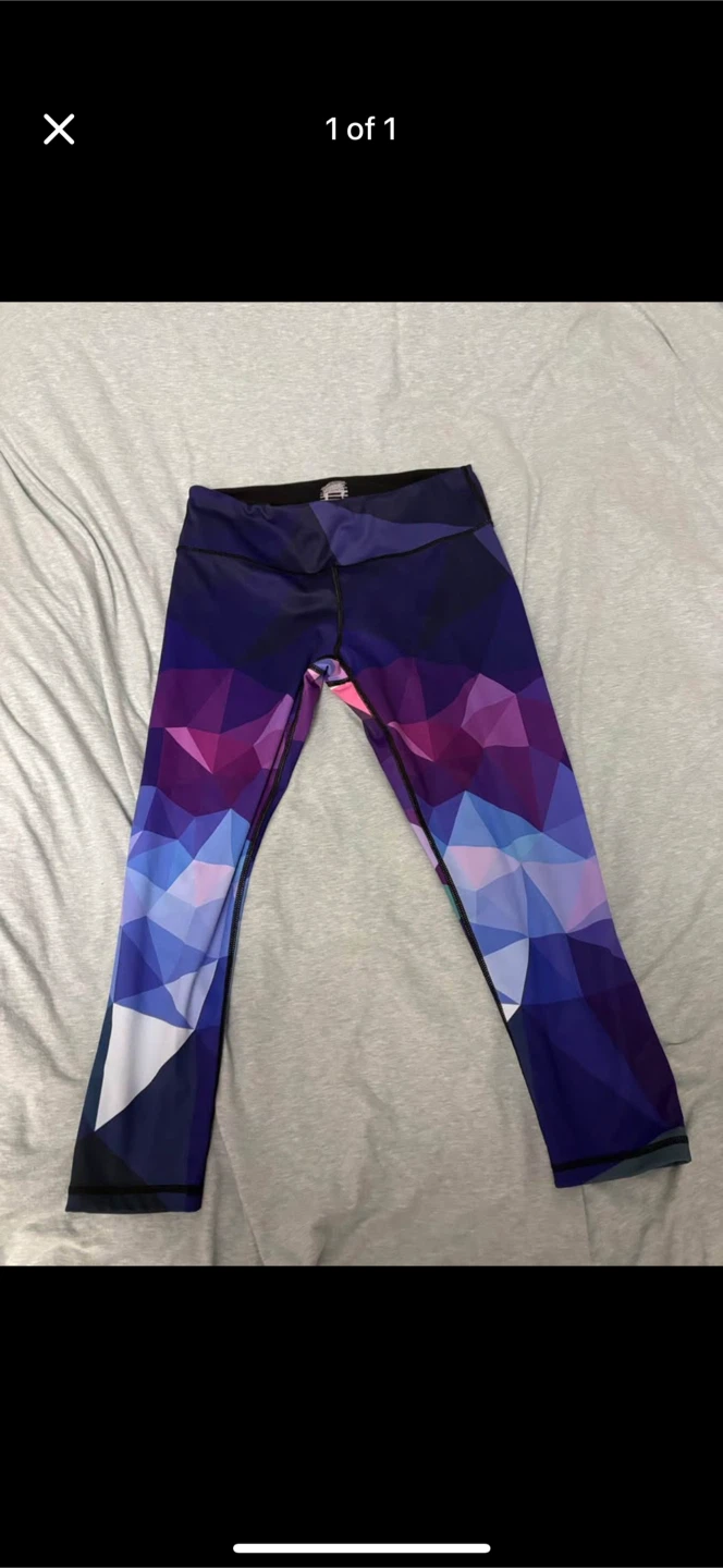 Athletic leggings with geometric print (size M women’s)