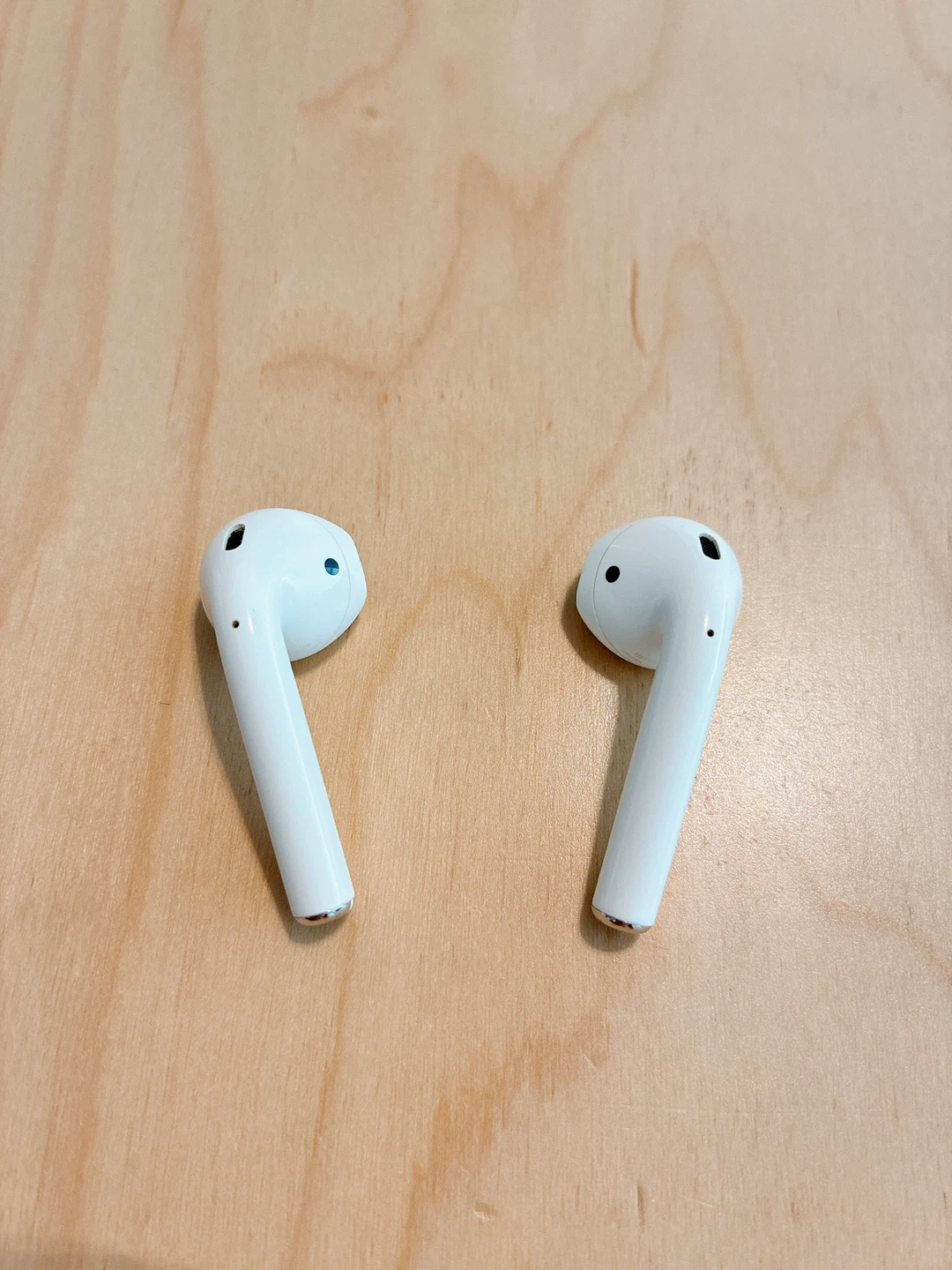 Apple AirPods (2nd Generation) - photo 3
