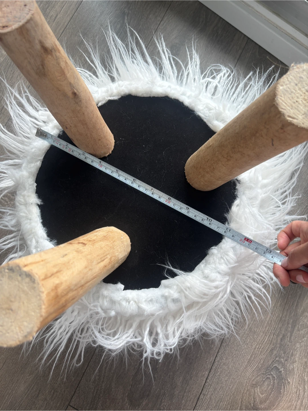Structube faux fur stool - photo 5