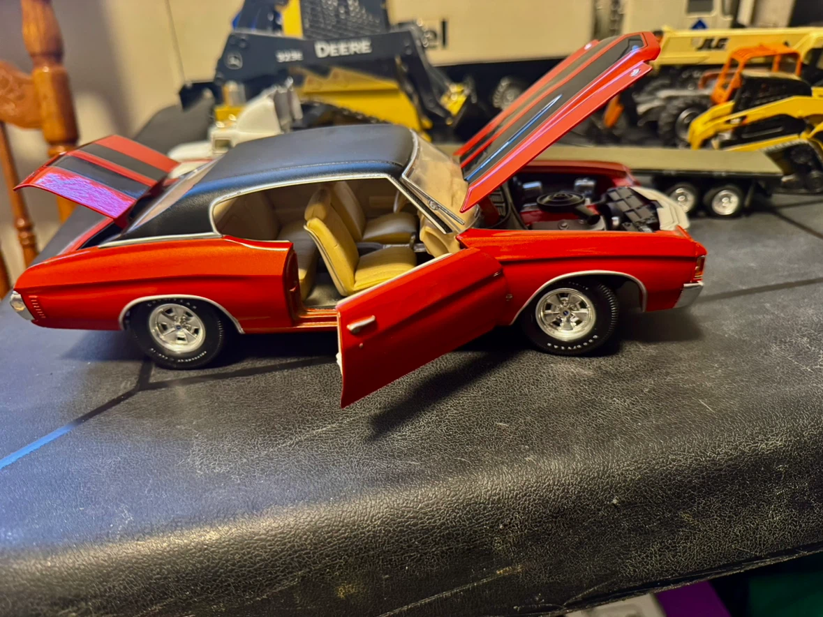 Diecast 72 Chevelle SS. 1/18th scale - photo 3