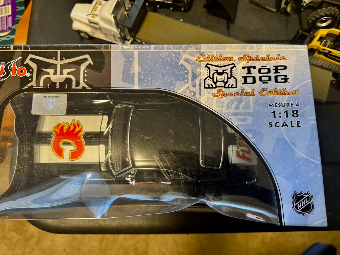 Diecast 67 Camaro Z-28. Calgary Flames. 1/18th scale - photo 2