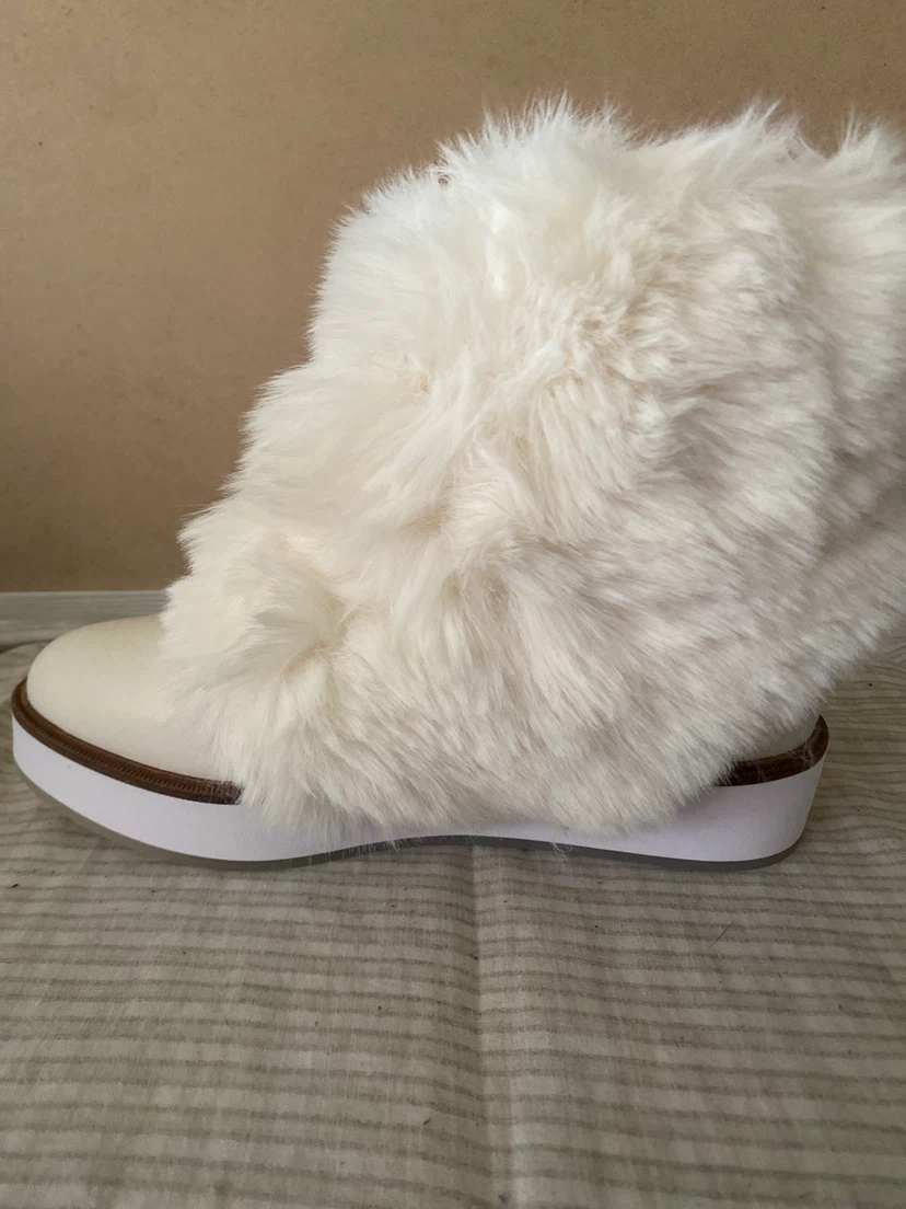 White Furry Boots - photo 3