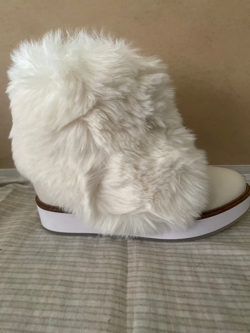 White Furry Boots - photo 4