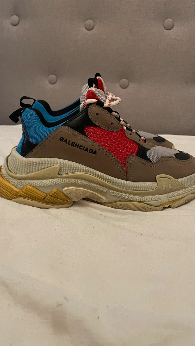 Brand new Authentic Balenciaga Triple S Sneakers Size 40