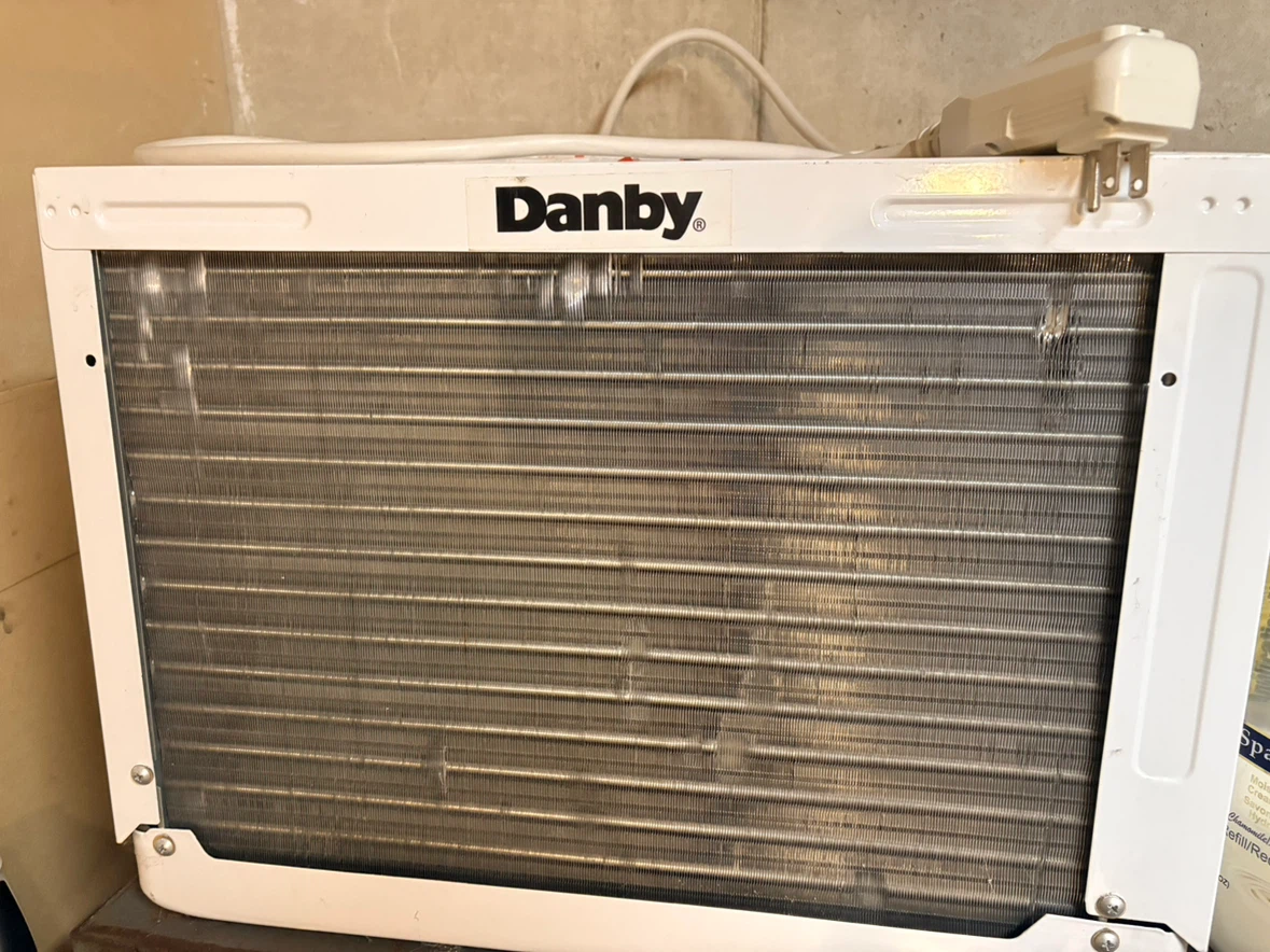 Danby Window Air Conditioner - photo 2