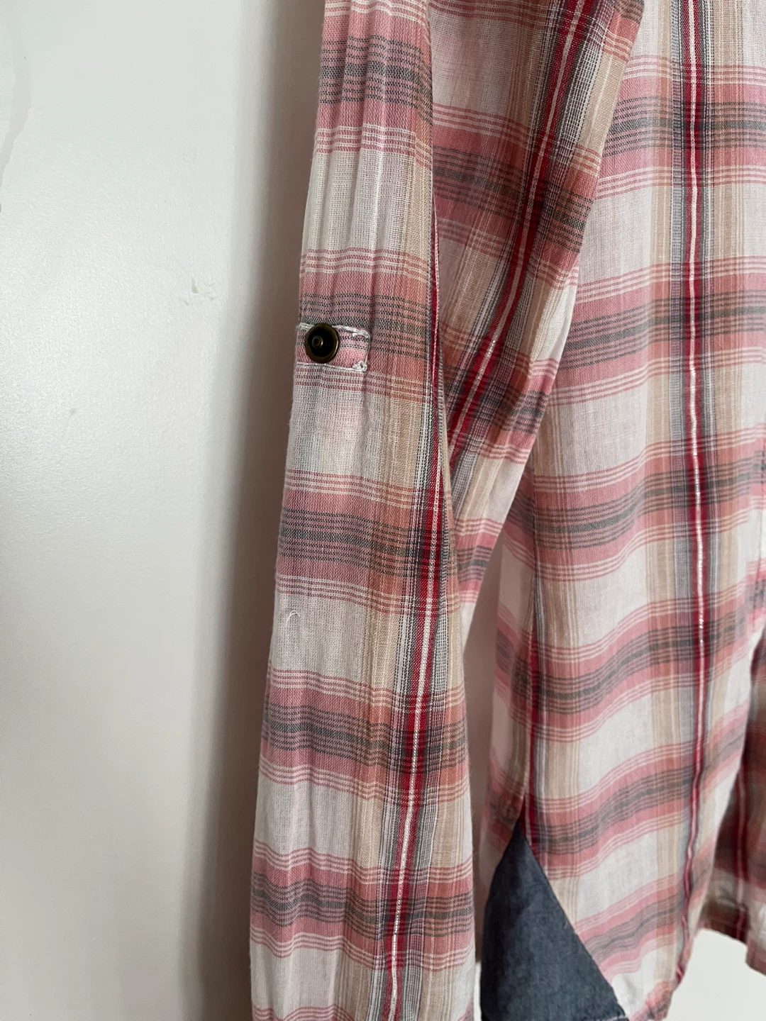 GUESS Plaid Button-Up Shirt size small - photo 5