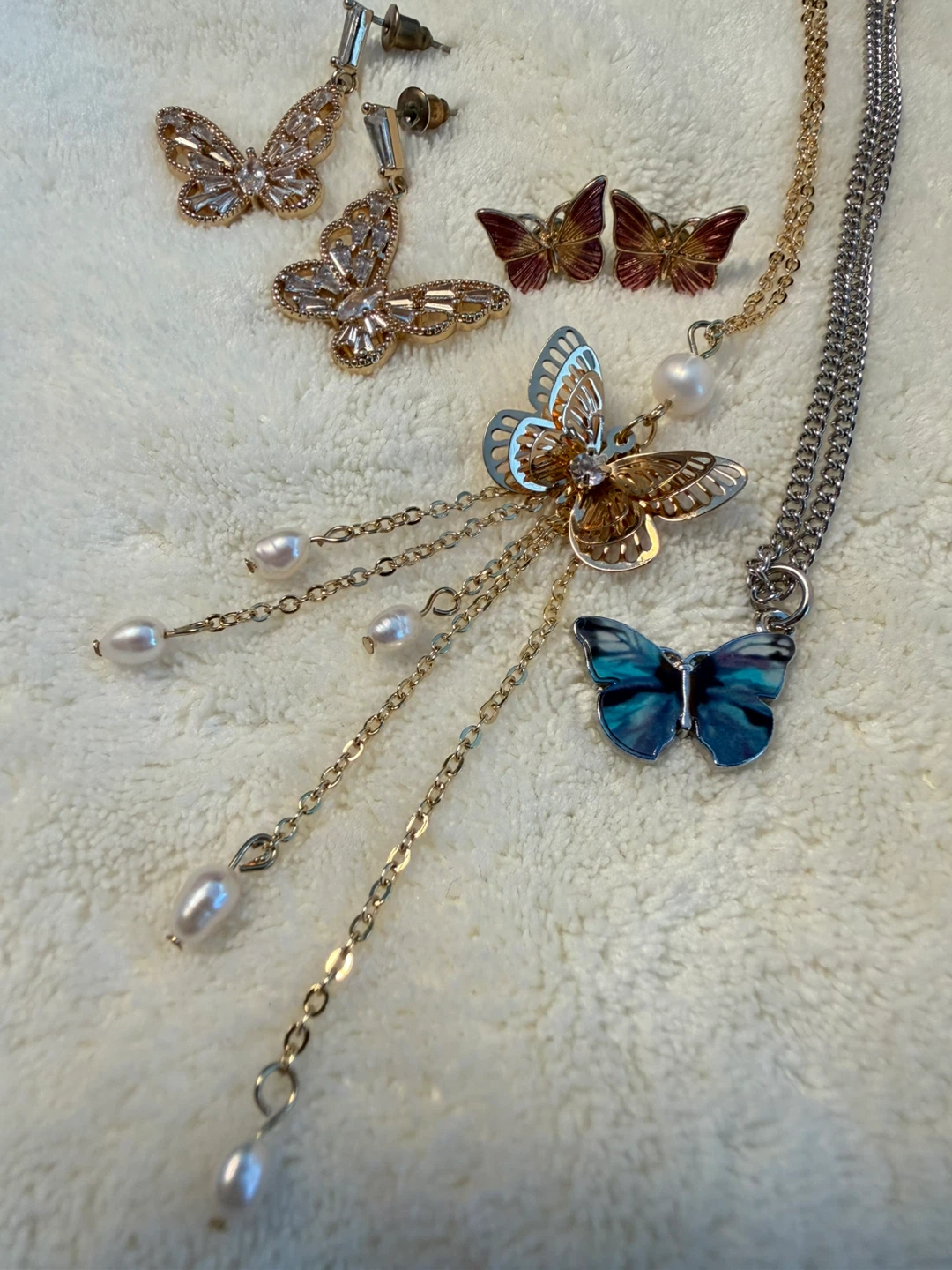 A set of two Butterfly Necklaces and two pairs ofEarrings - photo 5