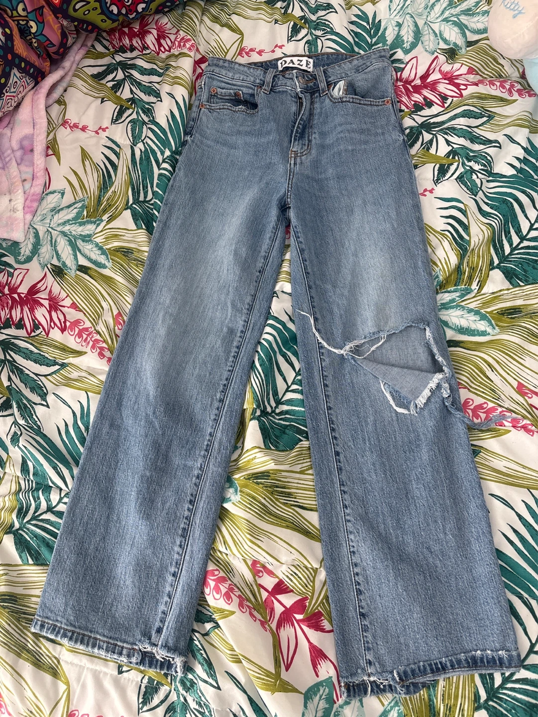 DAZE Wide Leg Jeans with Rip Detail