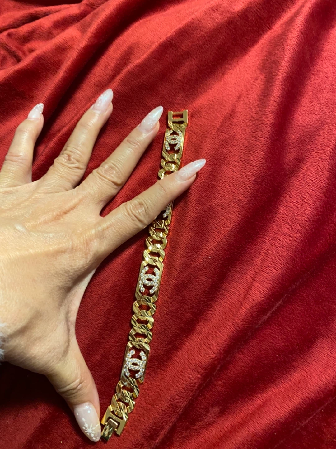 Gold plated design Tone CC Logo Bracelet high quality - photo 4