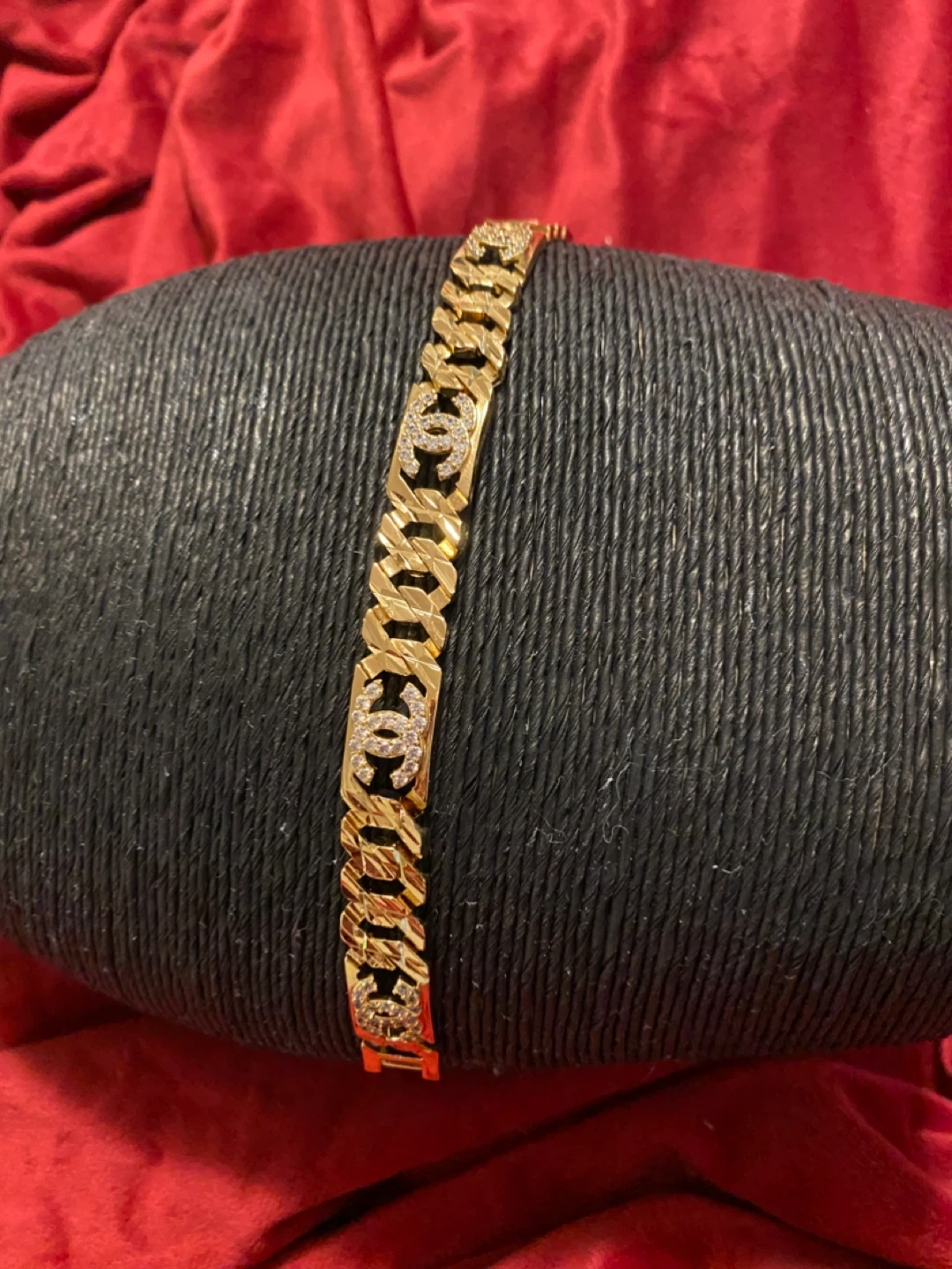 Gold plated design Tone CC Logo Bracelet high quality