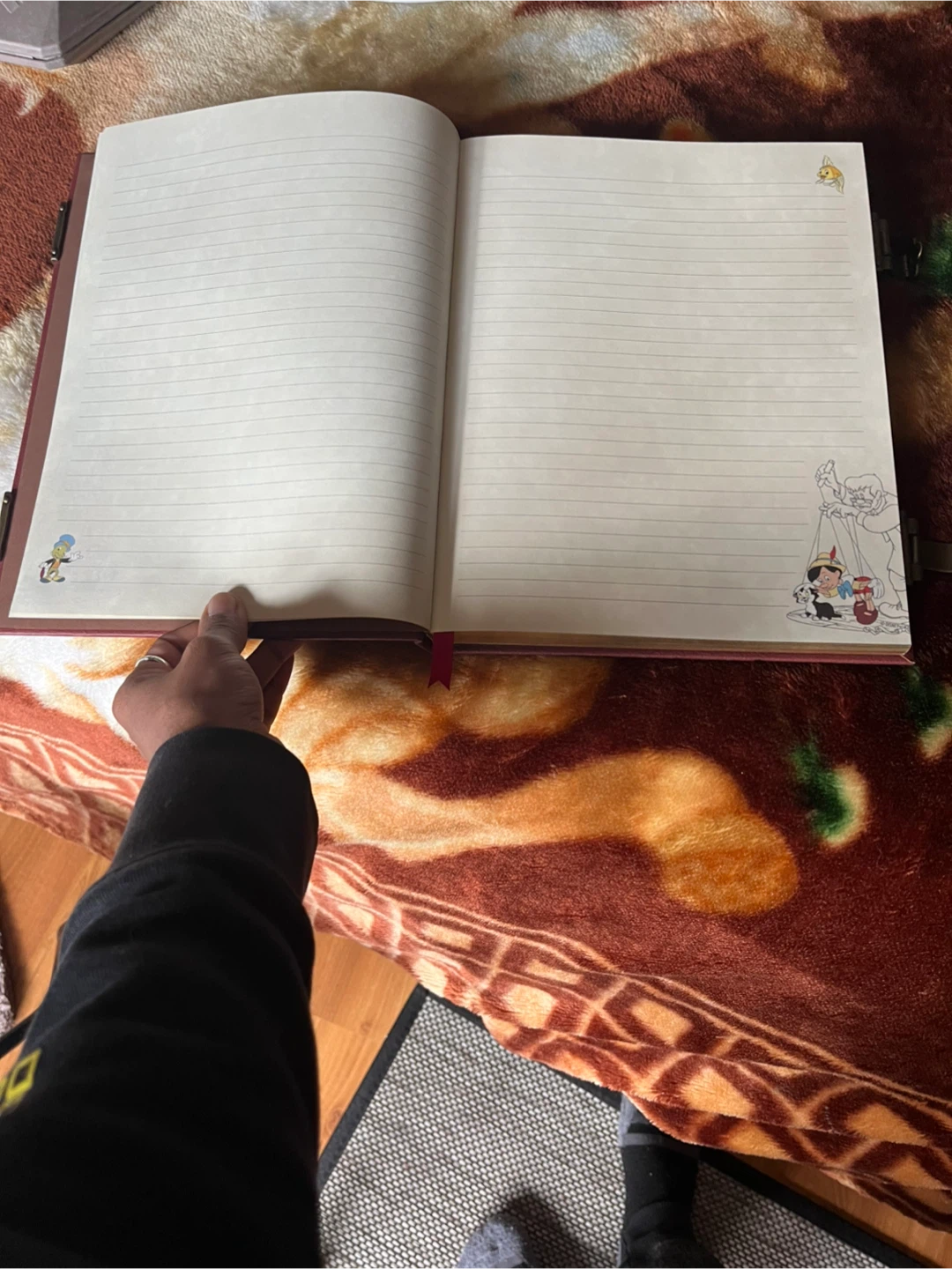 Disney store  Pinocchio Journal - photo 5