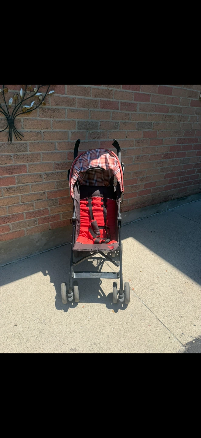 Lightweight Delta Children Stroller - photo 2