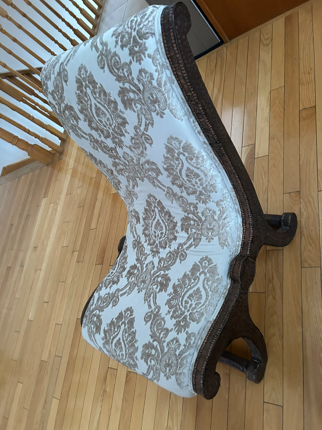 Ornate Accent Chair with Damask Upholstery - photo 4