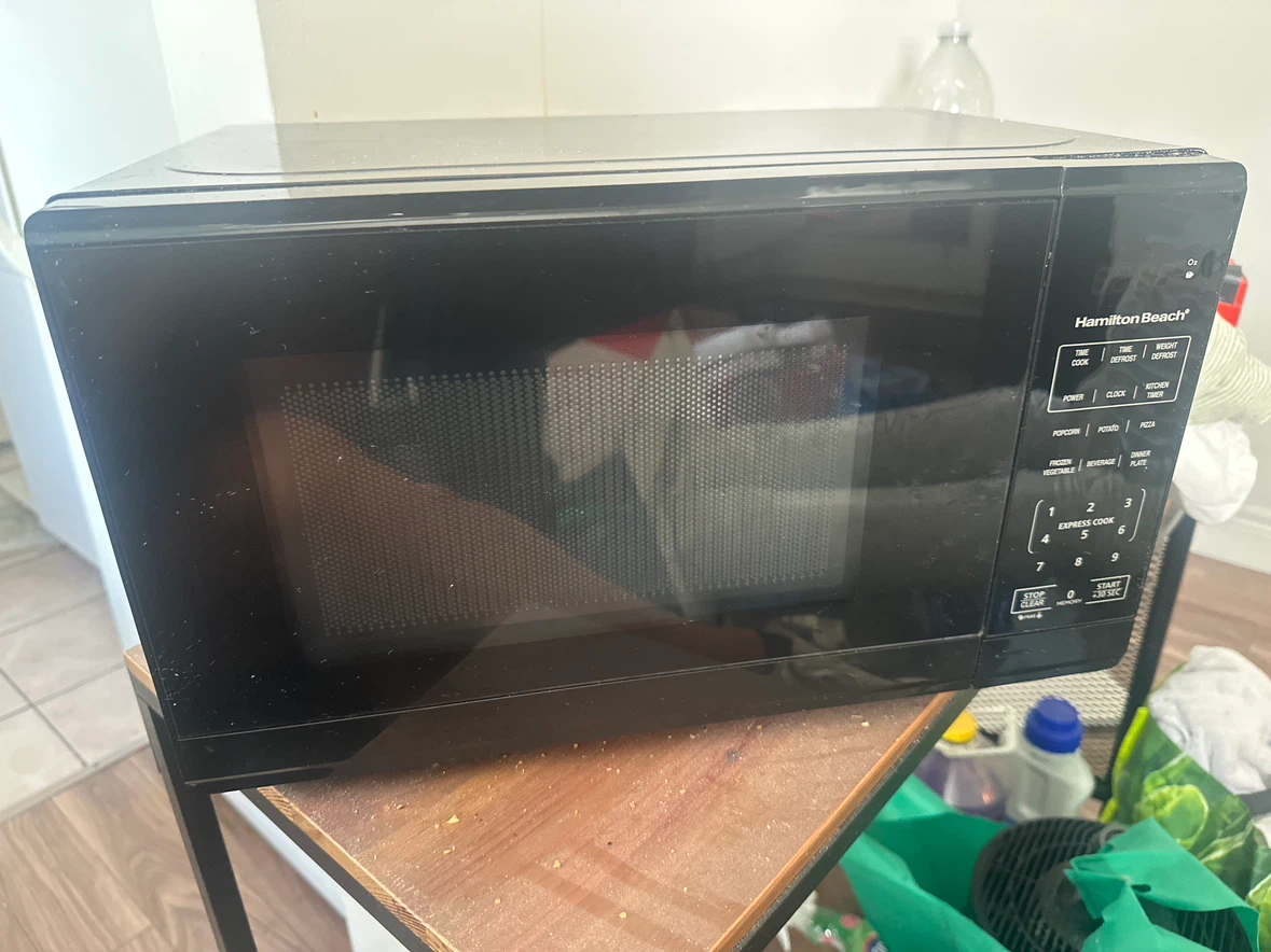 Hamilton Beach Microwave Oven EM12C2SE-CB