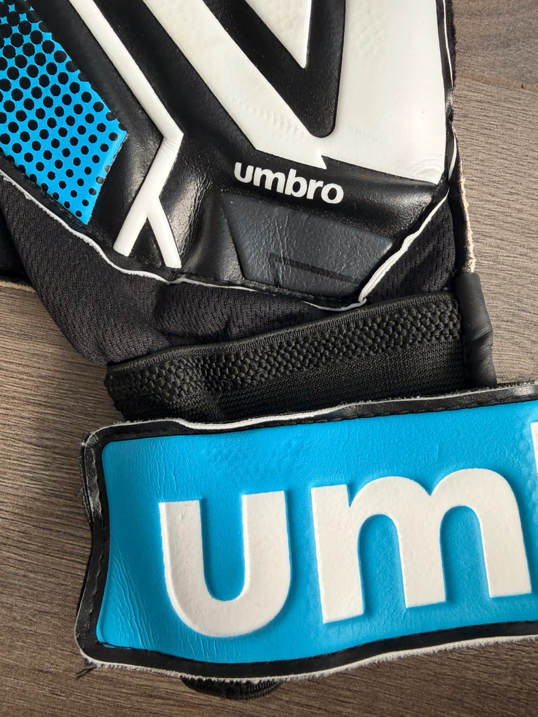Blue Umbro Adult Goalie Gloves - photo 3