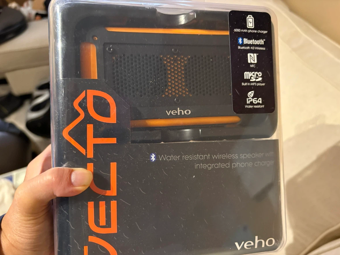 Veho Vecto Water Resistant Wireless Speaker with Charger