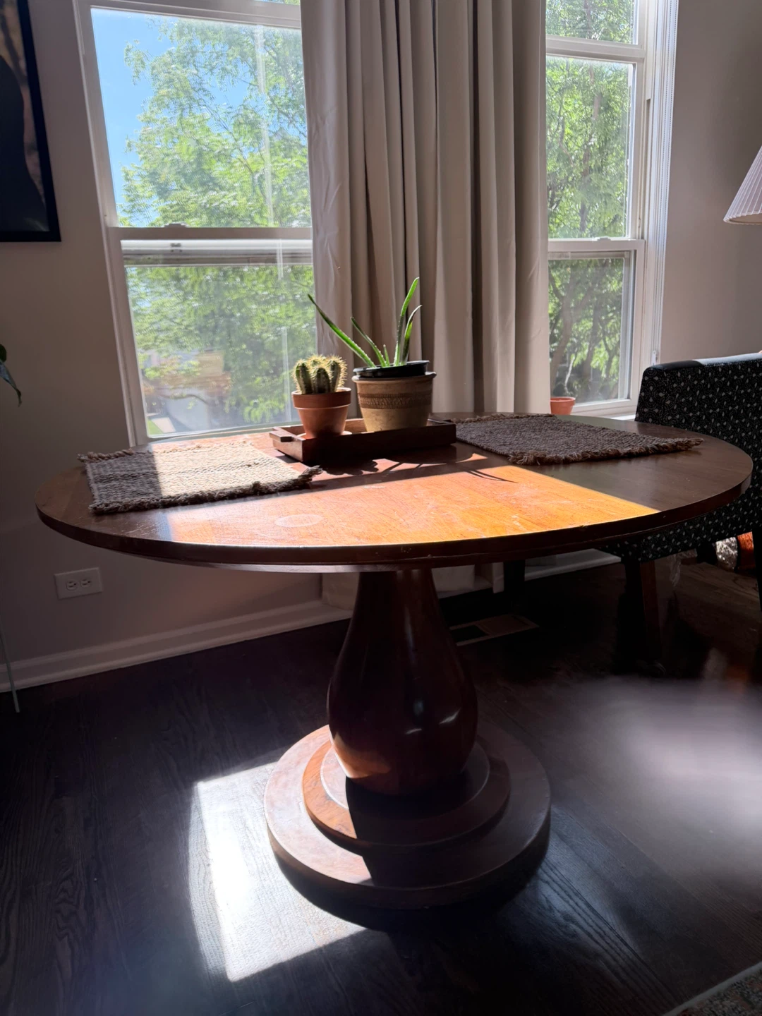 4’x4’ Round Pedestal Dining Table solid wood - photo 2