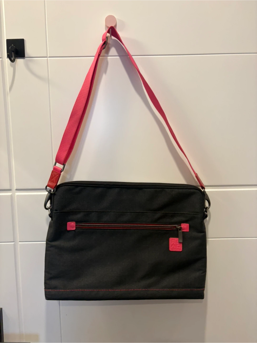 Black Crossbody Computer Bag with Pink Strap - photo 2