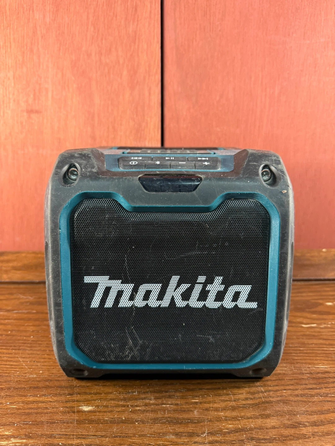 Bluetooth Jobsite Speaker Makita DMR200C | 12 and 18 Volt AC/DC