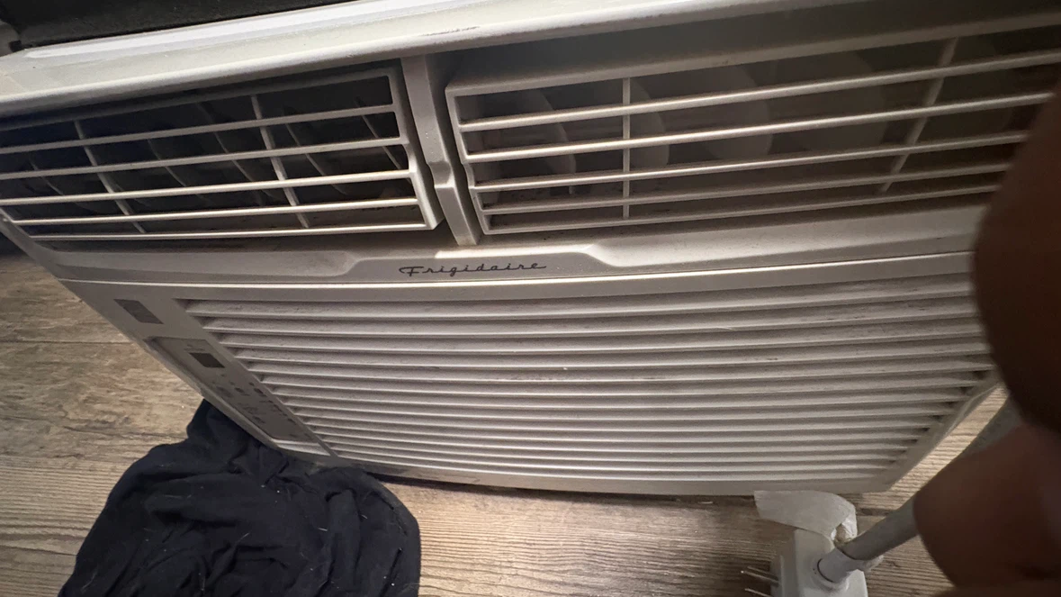 Frigidaire Window Air Conditioner - photo 3