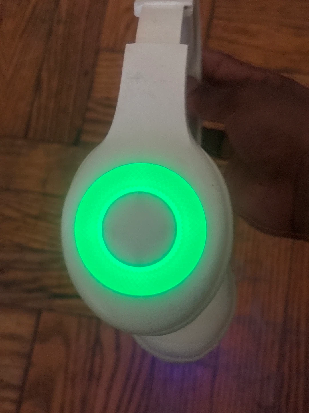White Over-Ear Headphones with LED Lights - photo 4