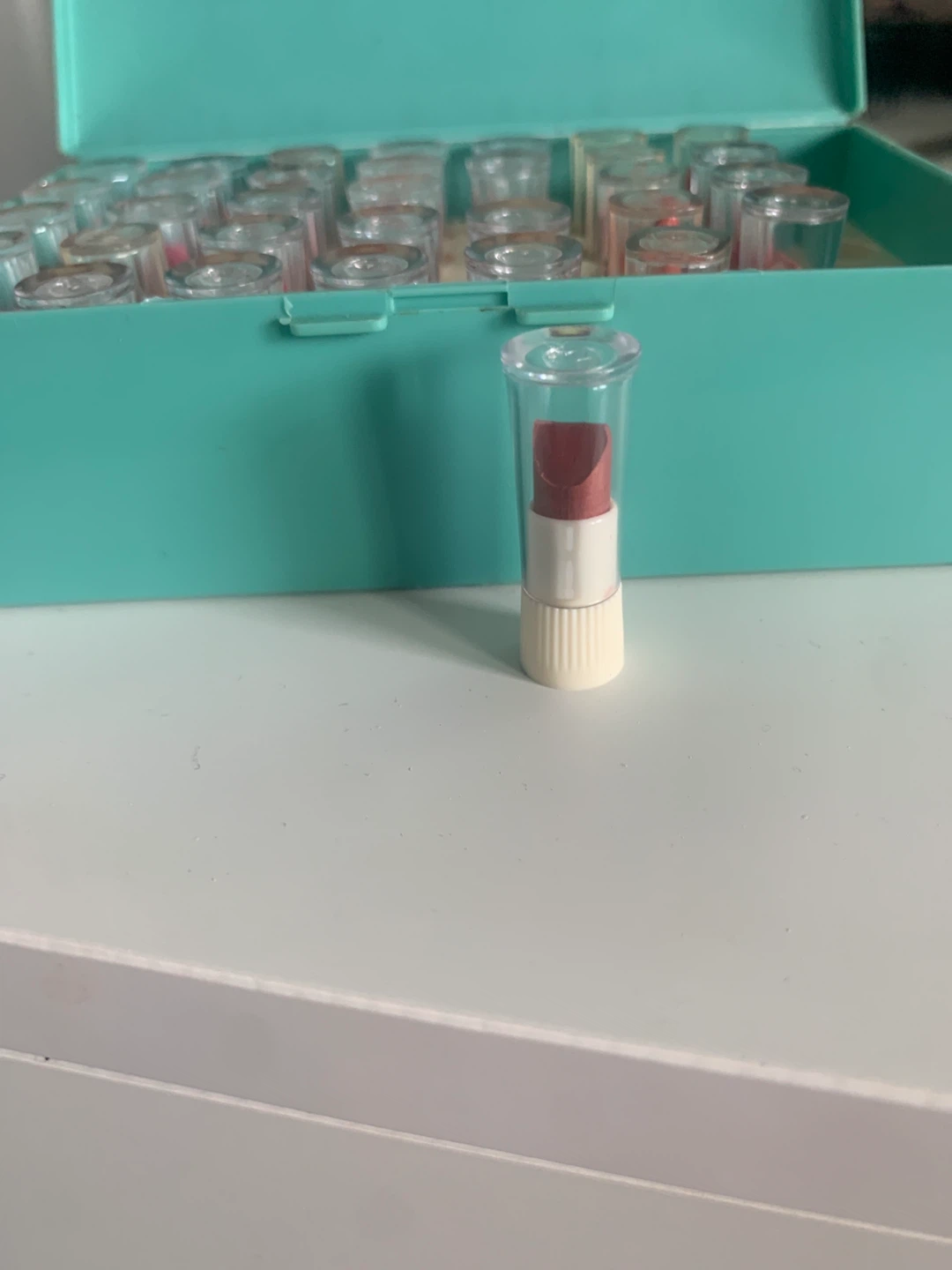 Vintage Avon mini lipsticks samples - photo 3
