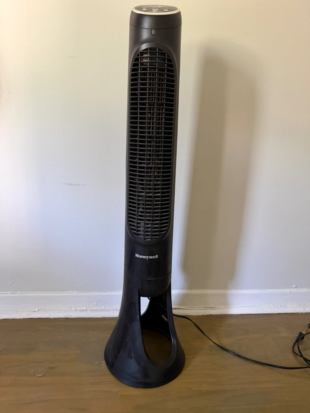 Honeywell Black Tower Fan - photo 2