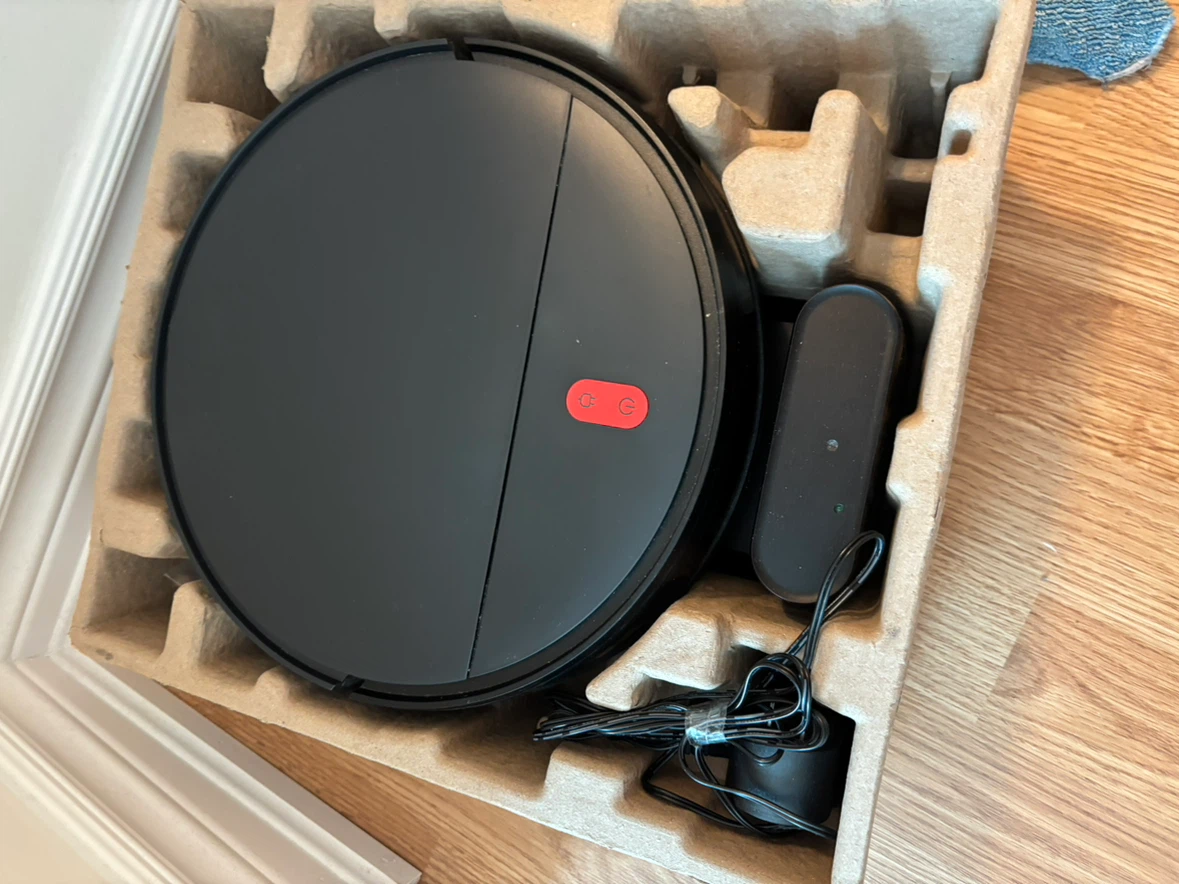 Charlotte Robot Vacuum Cleaner with Accessories - photo 2