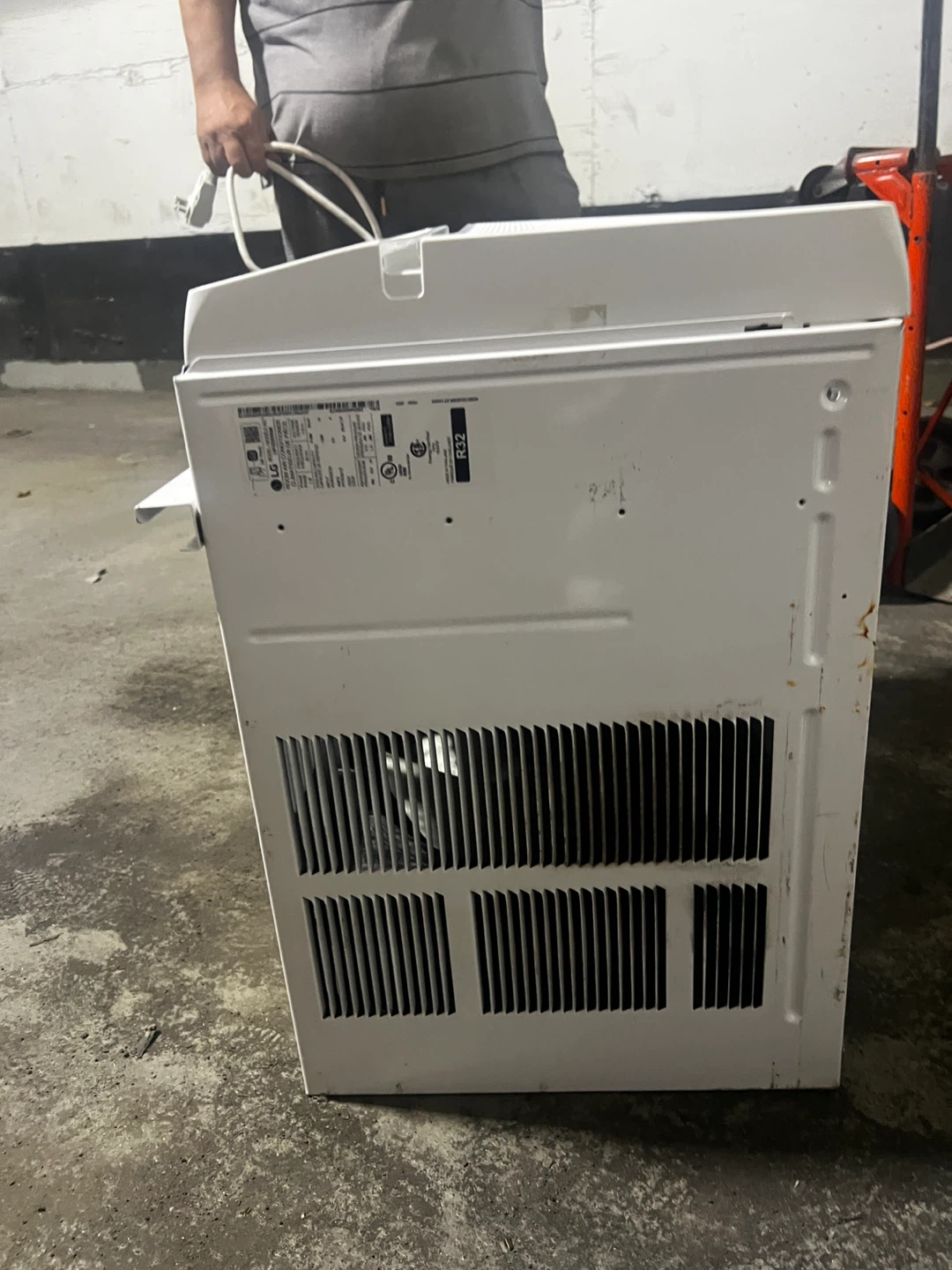 LG AC 12000 btu selling as is - photo 2